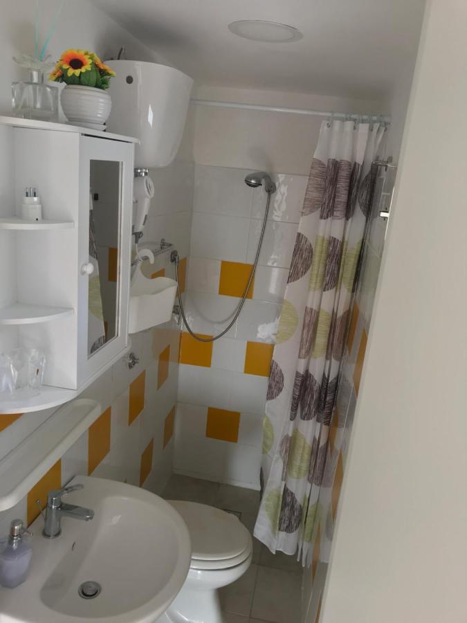 Casa Vacanze Flora بيسْكيتْشّي المظهر الخارجي الصورة