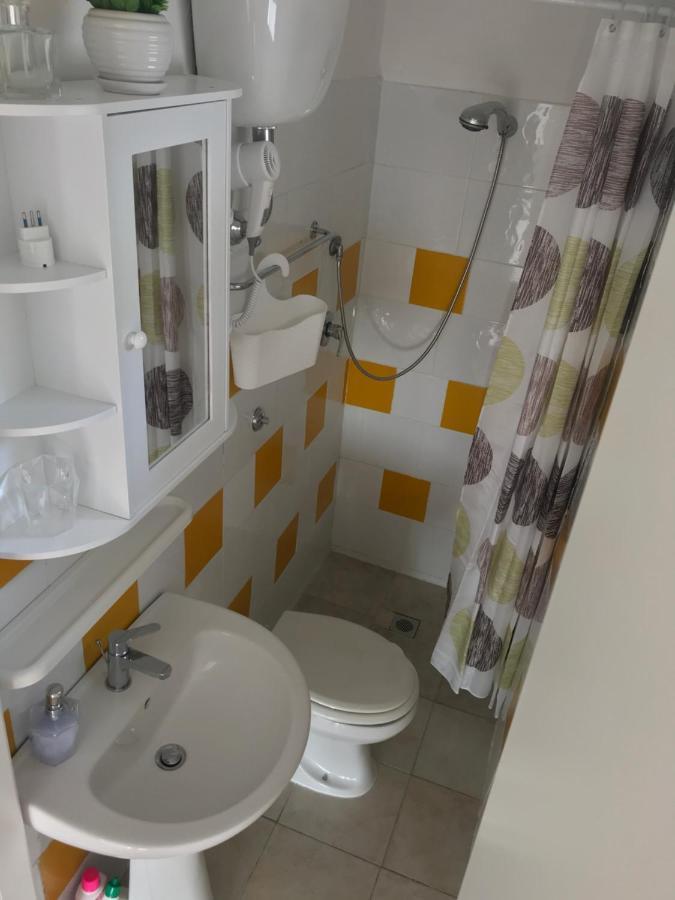 Casa Vacanze Flora بيسْكيتْشّي المظهر الخارجي الصورة